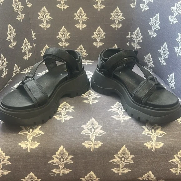 Zara Women Black Sandals Size 39/ 8.5 - Picture 2 of 4
